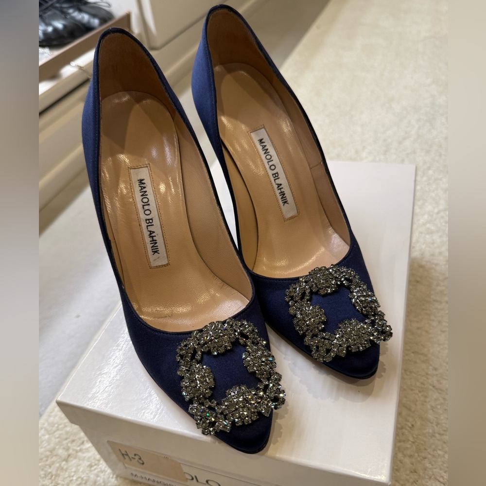 Navy Manolo Blahnik Hangisi 105 mm, 36 EU